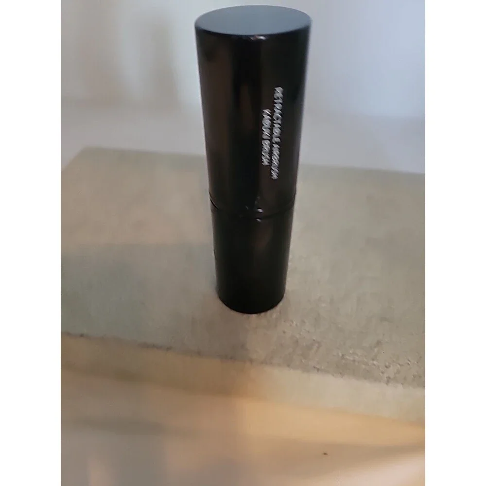 LAURA GELLER RETRACTABLE KABUKI BRUSH FOR TRAVEL OR PURSE - ROUNDED